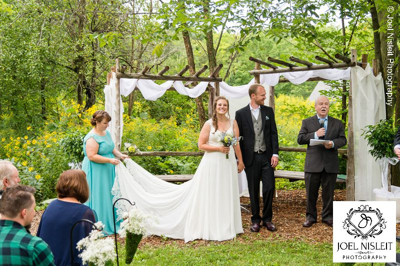 west bend outdoor natural wedding ceremony location venue photographer Joel Nisleit